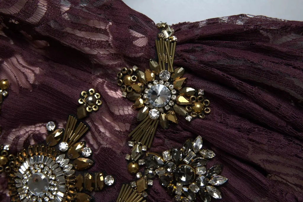 Robe trapèze en viscose violette dolce gabbana avec dentelle bordeaux luxueuse et applications florales en perles dorées et argentées