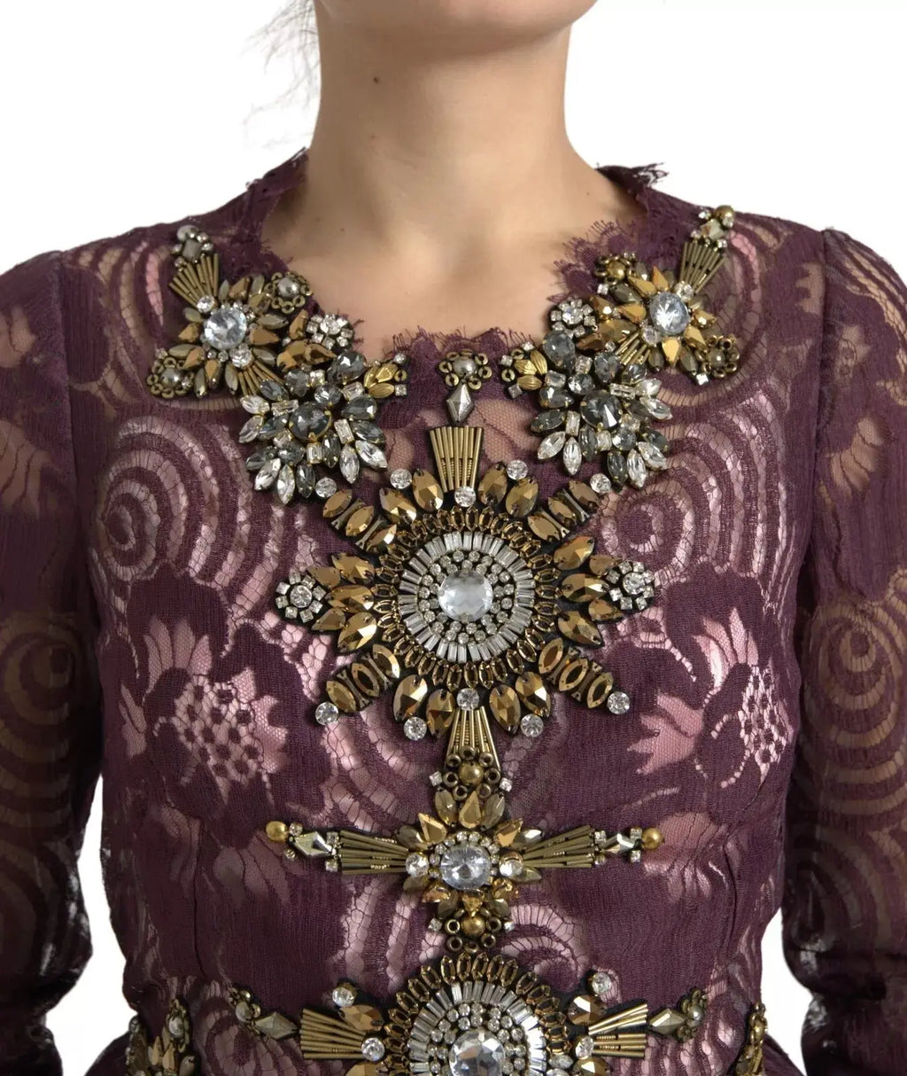 Robe lavandière dentelle dolce & gabbana en viscose violette avec embellissements dorés et argentés brodés floral symétrique