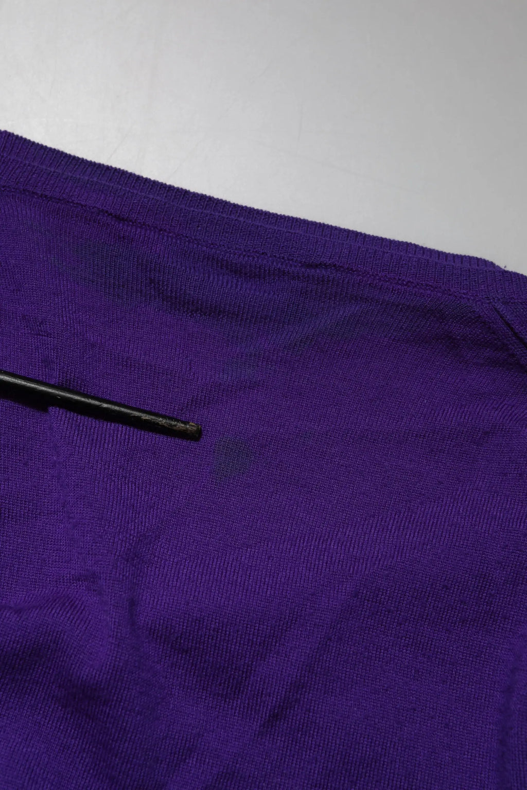 Dolce & Gabbana cardigan violet en laine avec col en v et t-shirt en maille violet à encolure côtelée