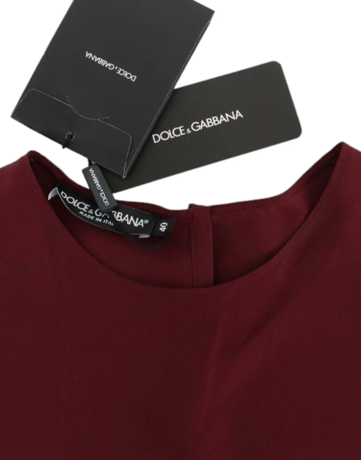 Robe dolce & gabbana rouge en satin maroon avec manches 3/4 et col rond simple