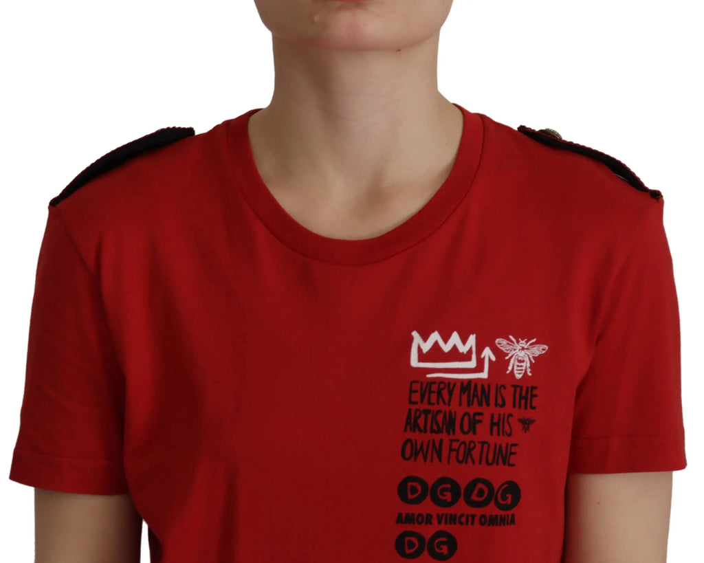 T-shirt dolce & gabbana rouge en coton avec patchs noirs aux épaules et imprimé blanc couronne abeille texte motivant