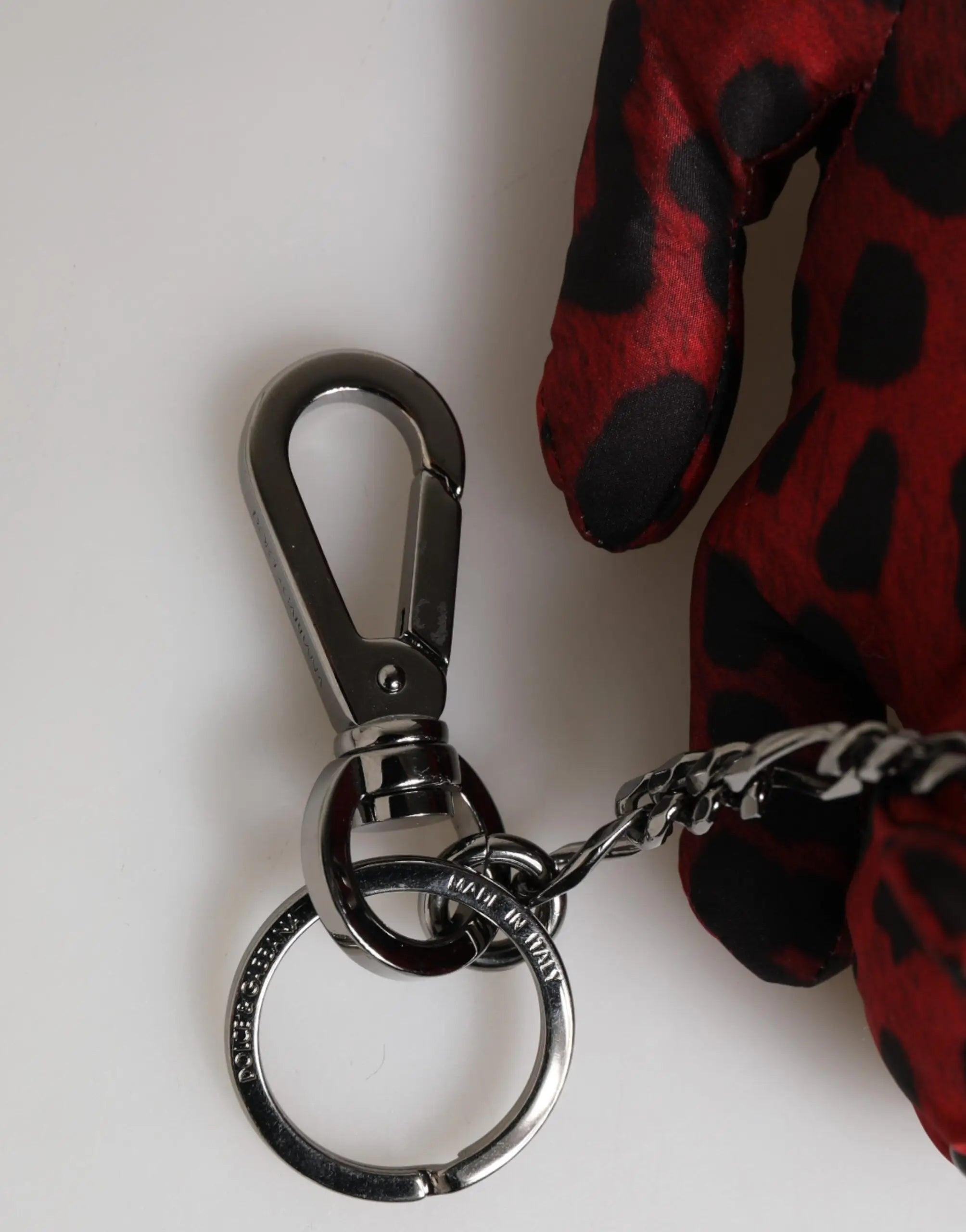 Porte-clés dolce & gabbana en polyester rouge et noir avec silhouette animale et anneau en métal argenté avec mousqueton