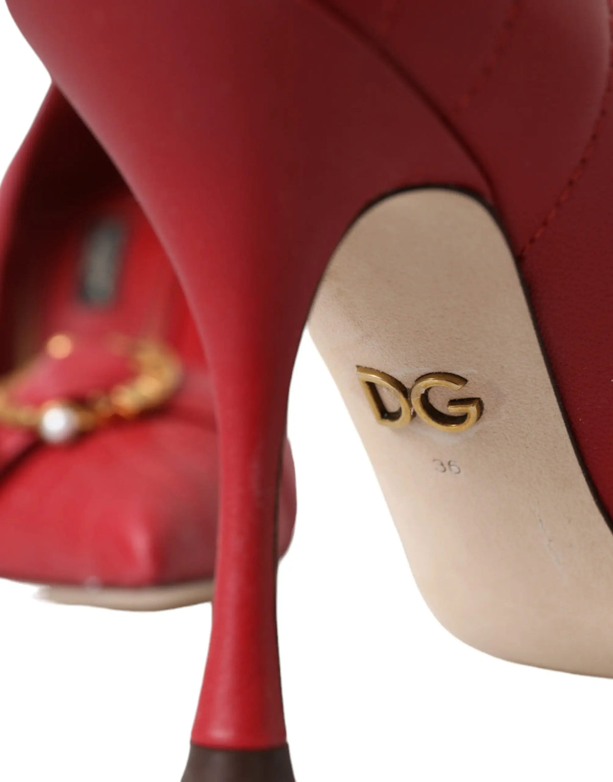 Dolce & gabbana red devotion escarpins en cuir rouge avec logo dg doré sur la semelle intérieure