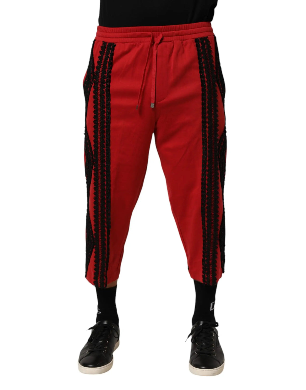 Pantalon rouge dolce & gabbana avec panneaux latéraux noirs brodés et taille à cordon pour un style décontracté