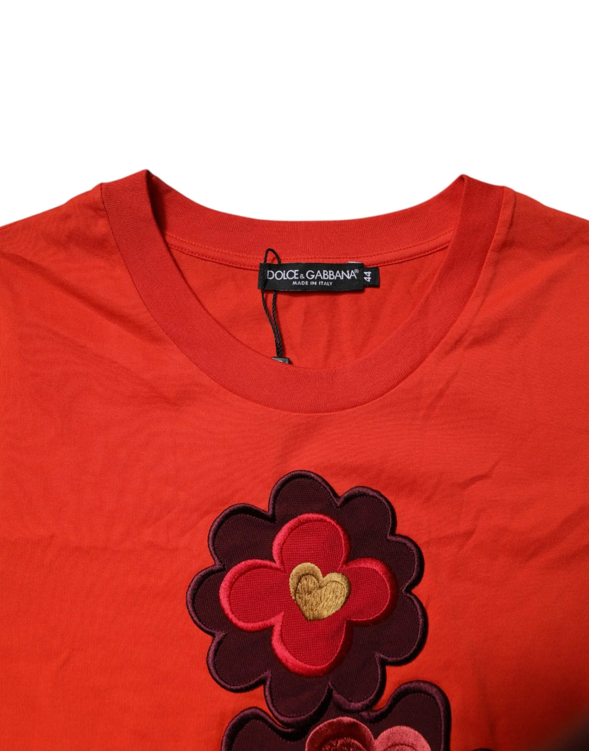 T-shirt rouge dolce & gabbana en coton avec broderie florale audacieuse et coeur doré au centre