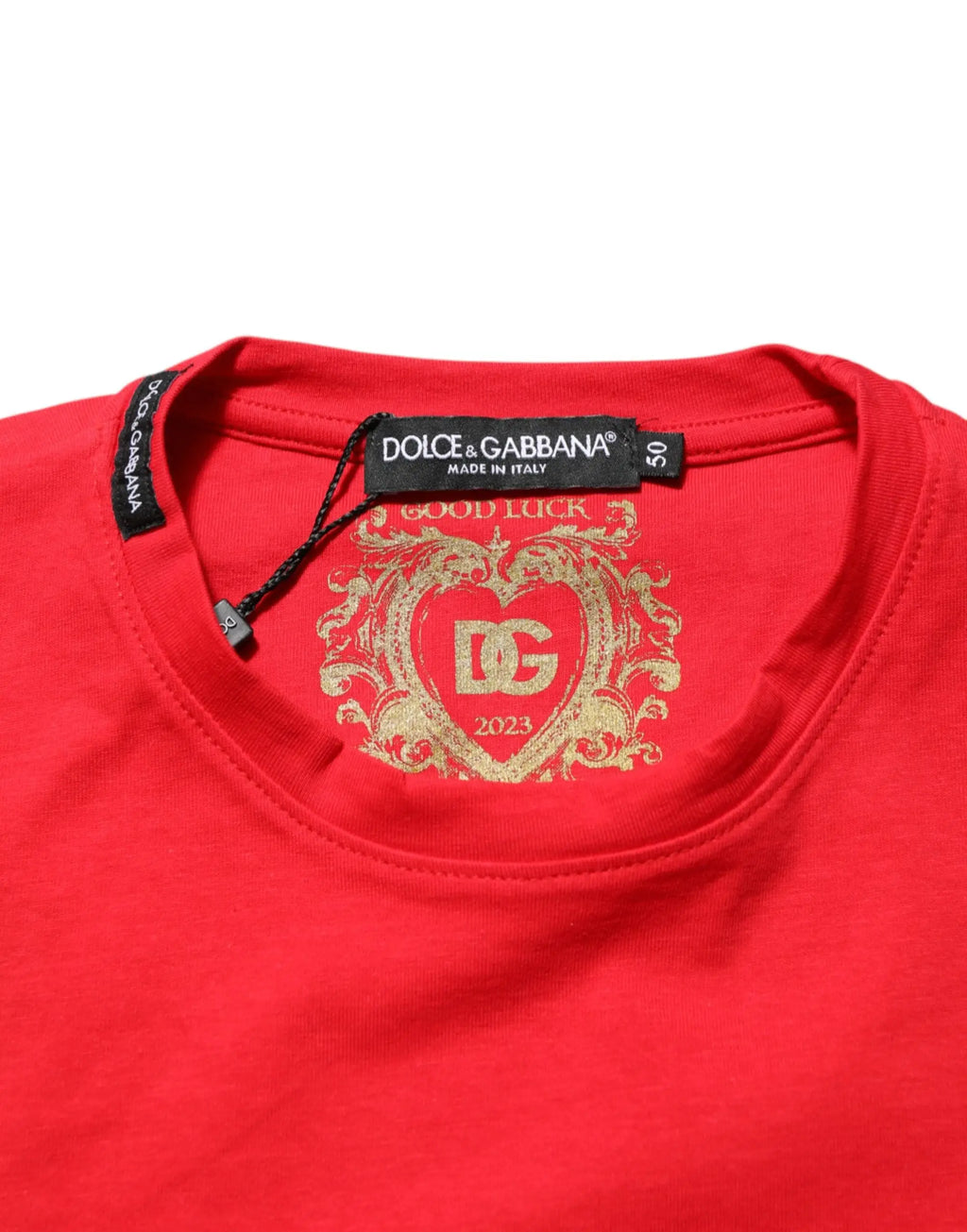 T-shirt dolce & gabbana rouge en coton avec logo coeur doré good luck 2023 fabriqué en italie