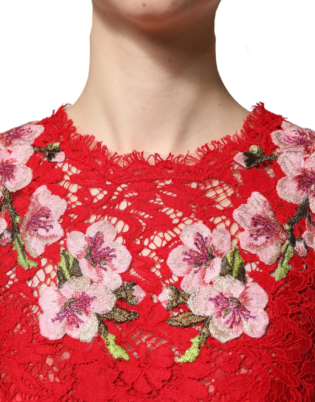 Dolce & gabbana top rouge en dentelle avec broderie florale cerisier rose manches longues et accents dorés