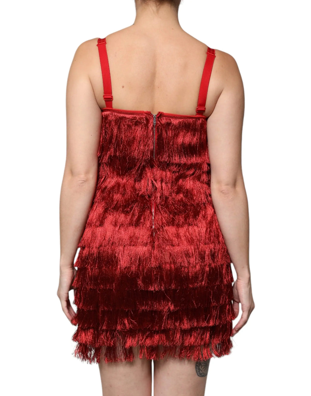 Vue arrière de la robe mini rouge en dentelle dolce & gabbana avec franges fines bretelles et fermeture éclair centrale