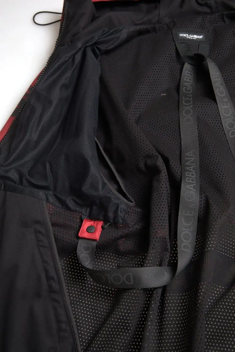 Veste dolce & gabbana en nylon noir perforé avec fermeture éclair rouge et cordon de serrage marqué