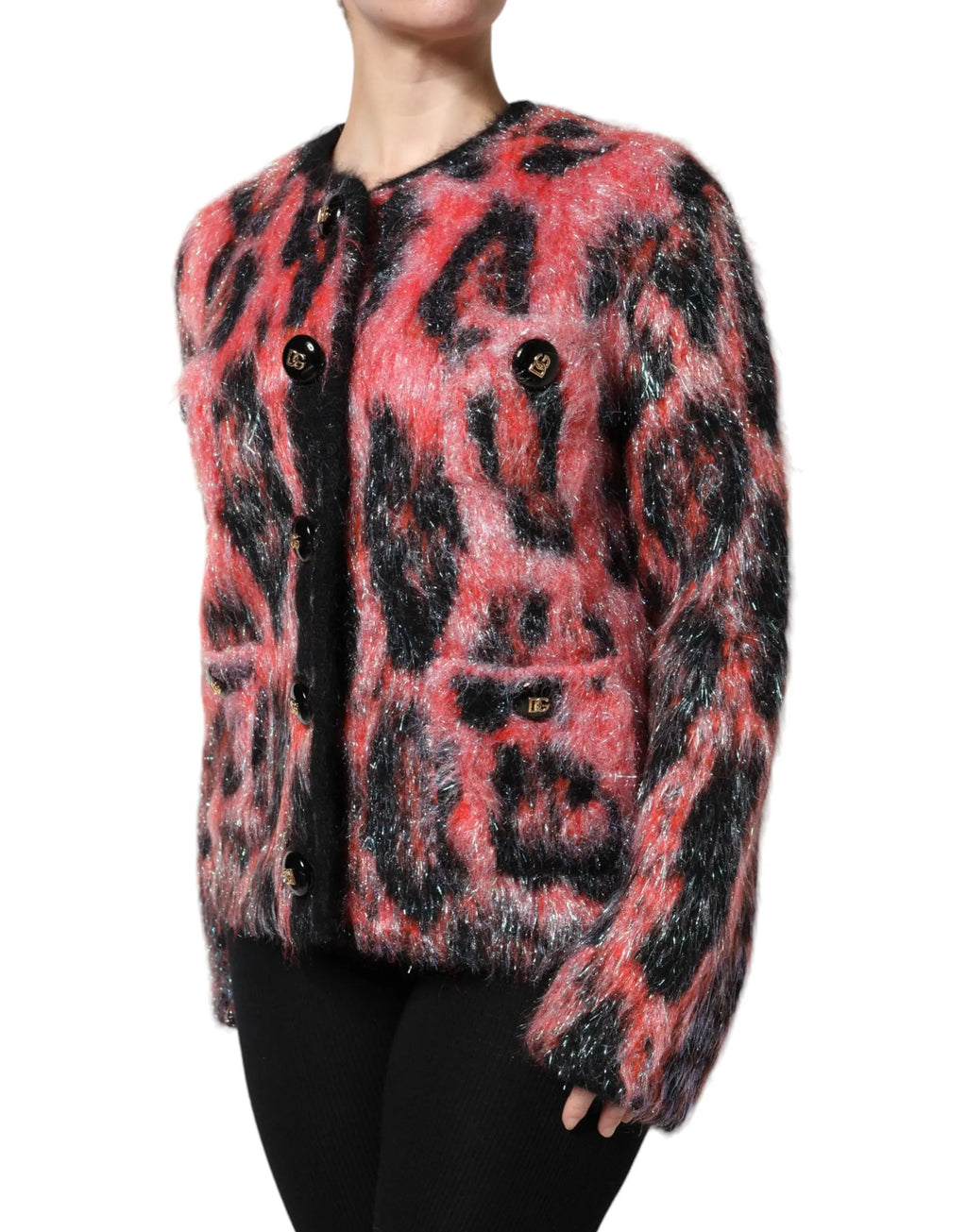Dolce & gabbana cardigan rouge en mohair avec boutonnage doré et manteau en fausse fourrure léopard rose et noir