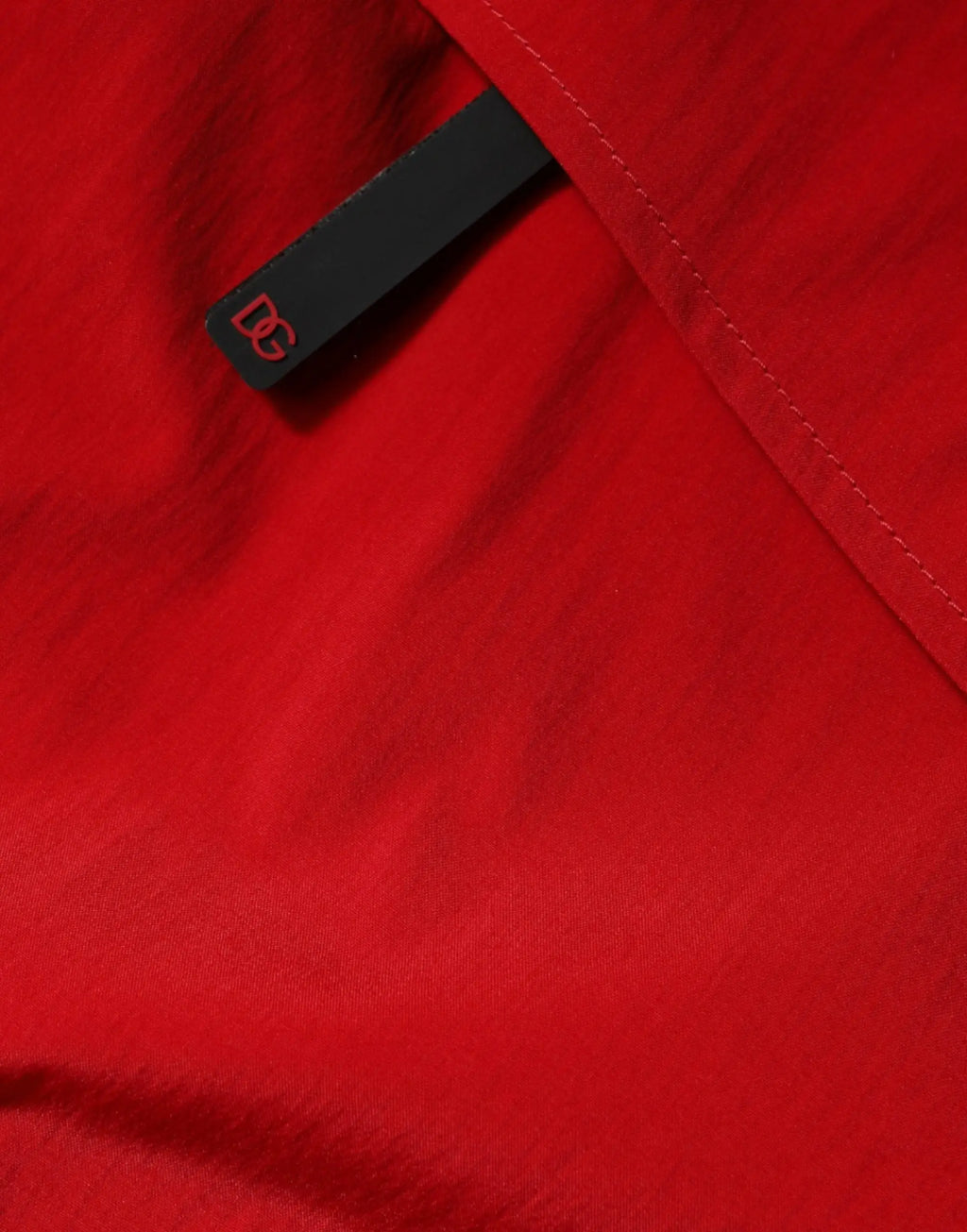 Veste parka rouge dolce & gabbana en nylon avec fermeture éclair intégrale et étiquette noire visible