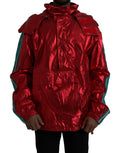 Dolce & Gabbana veste rouge métallique en nylon avec manches rayées bleu sarcelle et blanches, col montant et poches à rabat