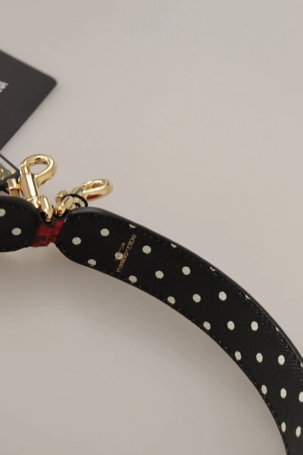 Bracelet d’épaule réversible dolce & gabbana en cuir de python rouge avec sangle noire en cuir à pois blancs et métal doré