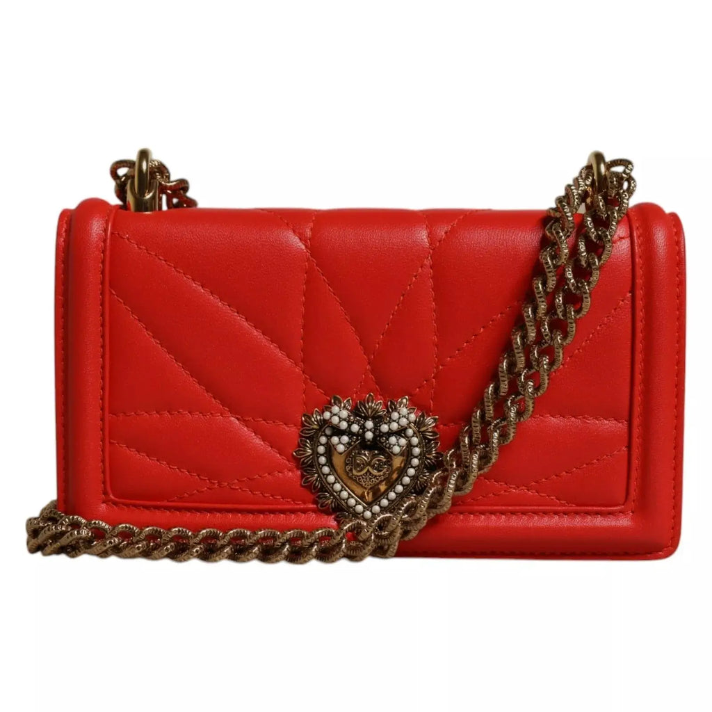 Dolce & Gabbana sac bandoulière devotion rouge en cuir matelassé avec chaîne dorée et fermoir en forme de cœur orné de perles