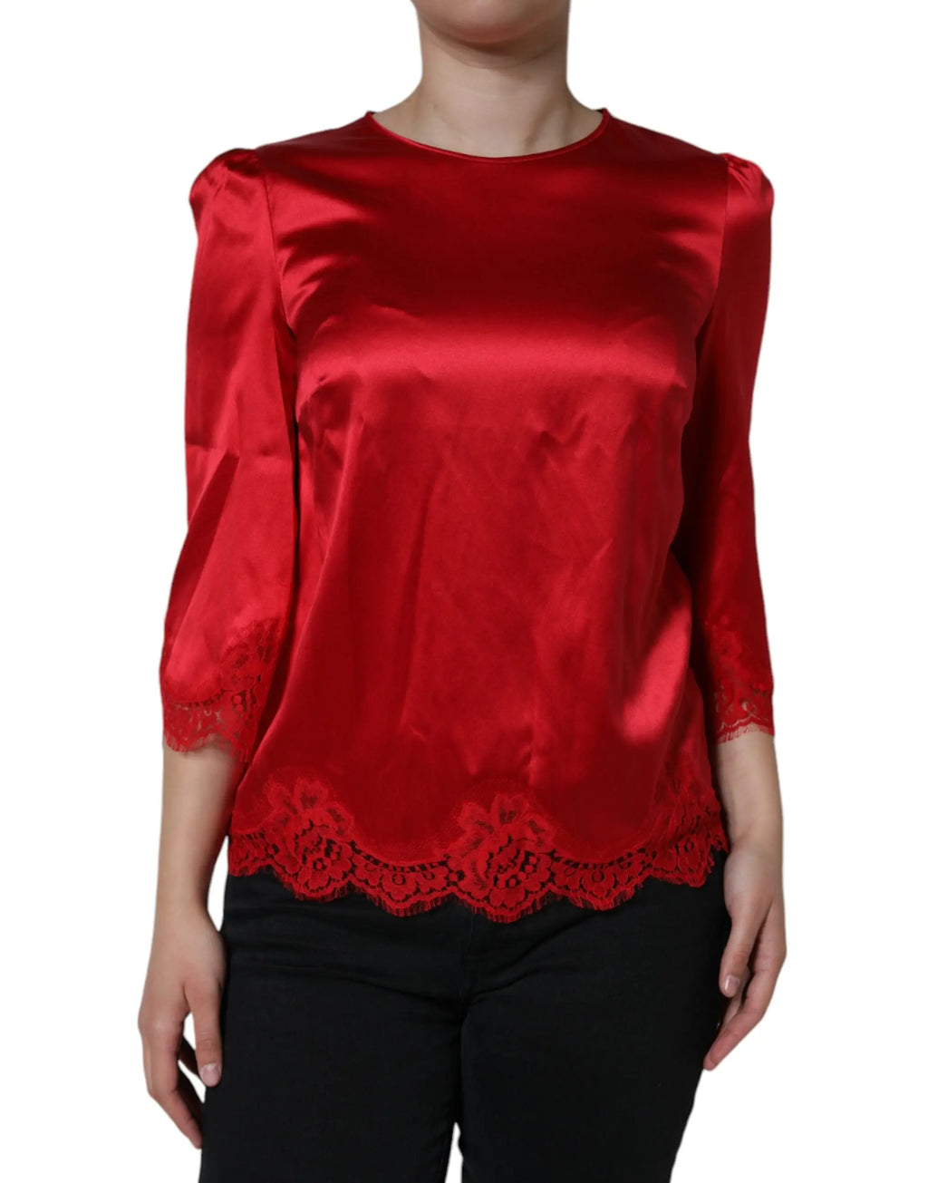 Blouse dolce & gabbana rouge en satin avec manches trois quarts et bordure en dentelle délicate