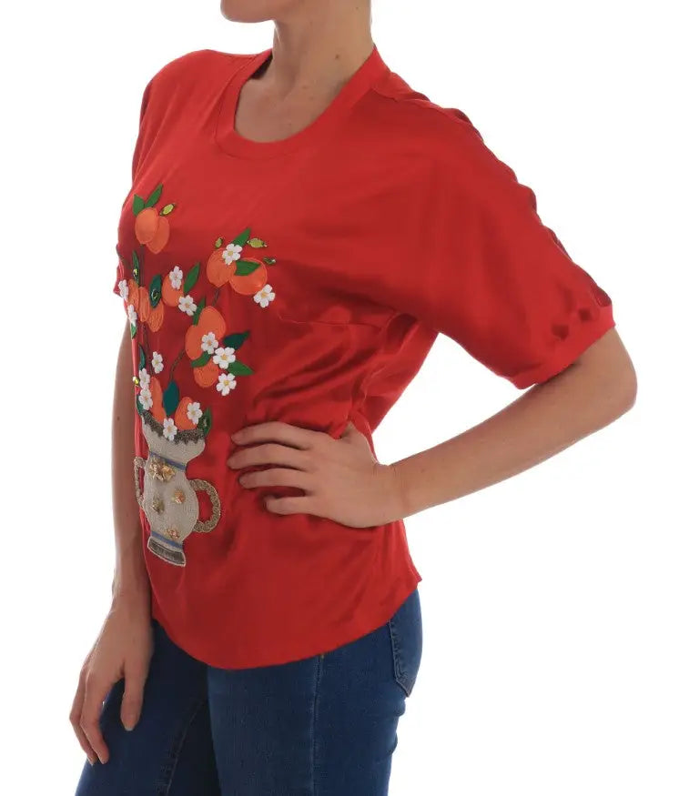 T-shirt rouge à manches courtes en soie dolce & gabbana avec broderie détaillée doranges et fleurs blanches