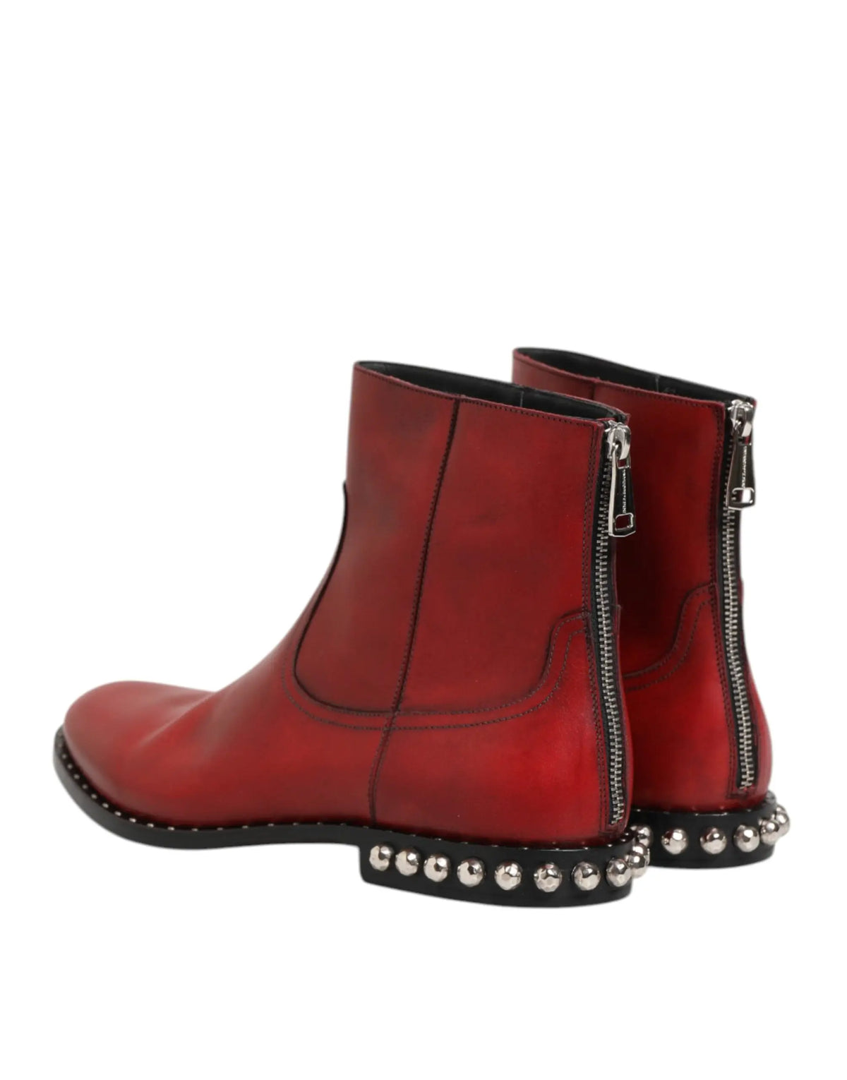 Bottes chevilles chelsea courtes rouge en cuir dolce gabbana avec clous argentés et fermetures éclair sur les côtés