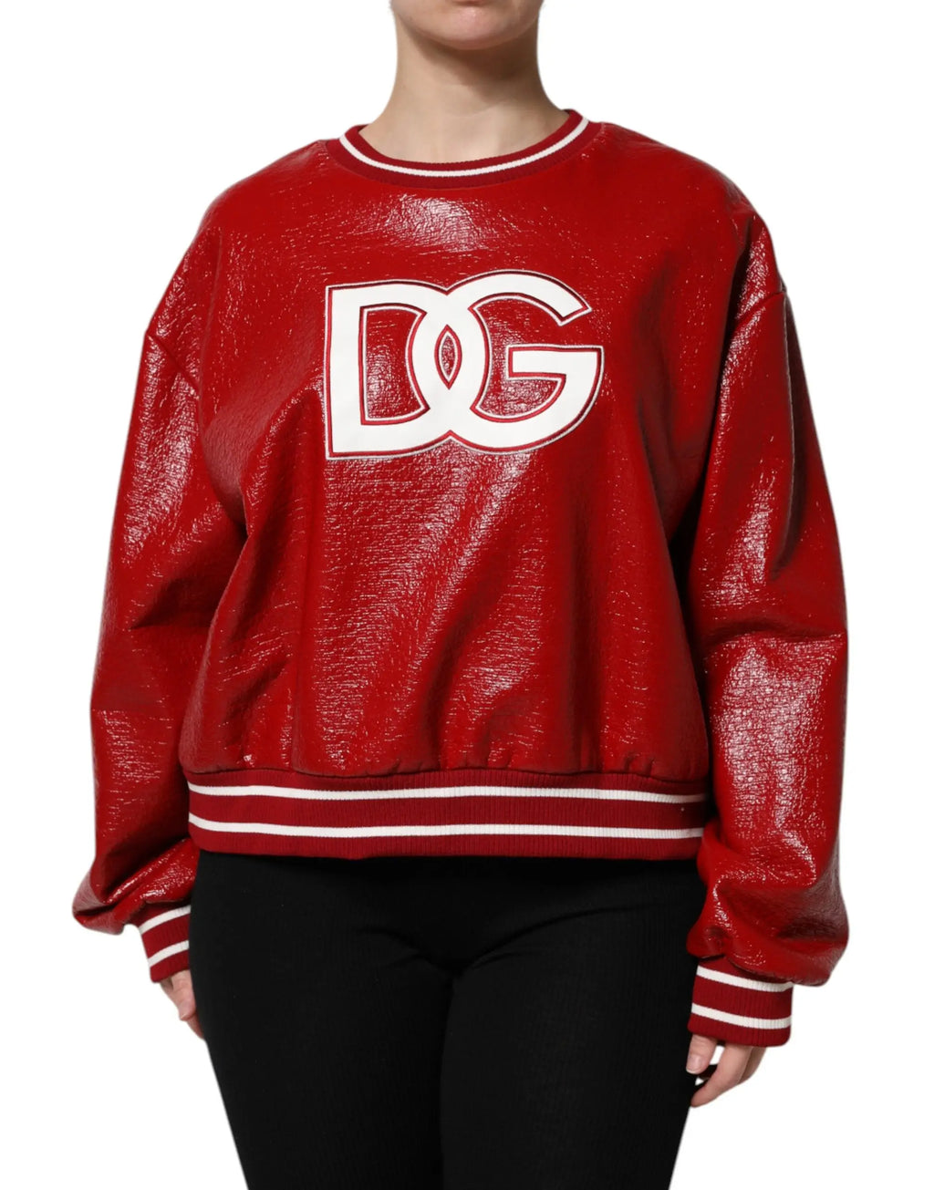 Dolce gabbana sweat rouge en simili cuir avec logo dg blanc et poignets rayés en laine