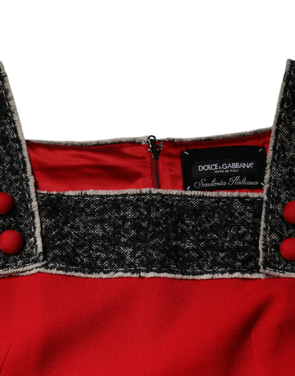 Robe courte rouge en laine dolce gabbana sans manches avec bordure texturée noire et boutons rouges