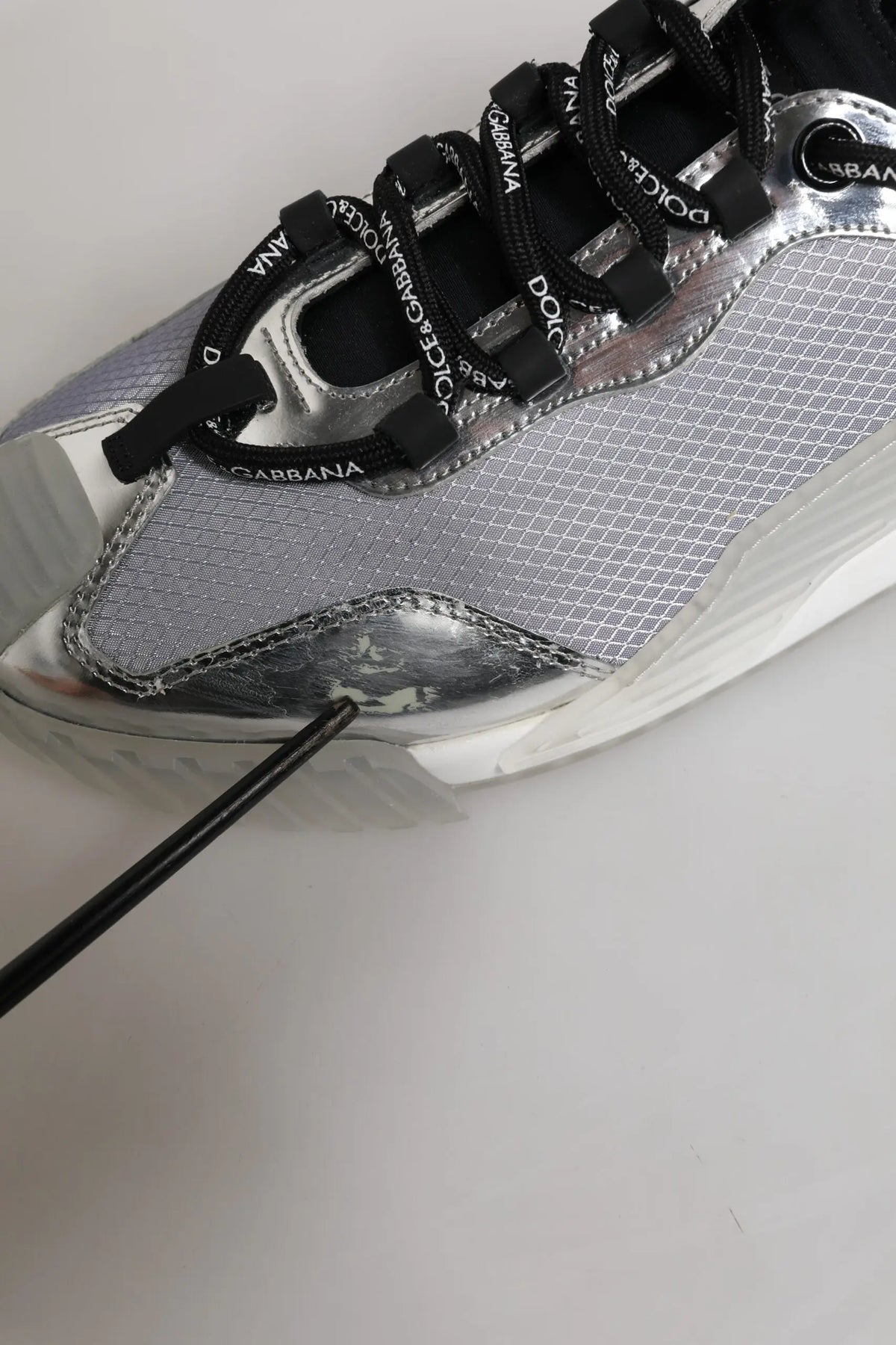 Baskets basses dolce & gabbana argentées et noires en nylon avec dessus en mesh et accents métalliques pour homme