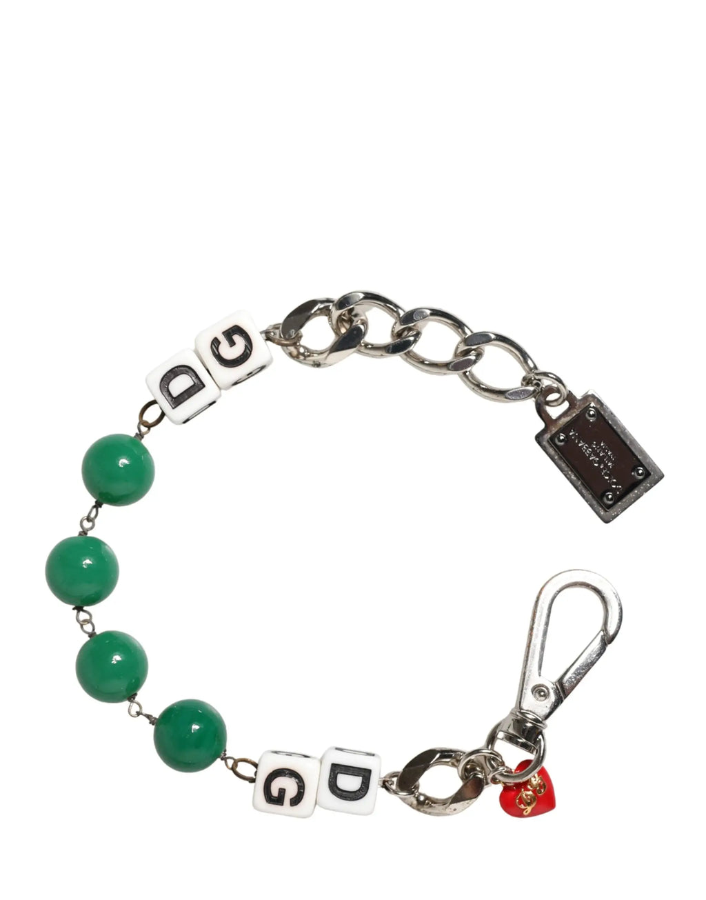 Bracelet chaîne en laiton argenté dolce gabbana avec perles de jade vertes, charms lettres dg blancs, cœur rouge et plaque métallique rectangulaire