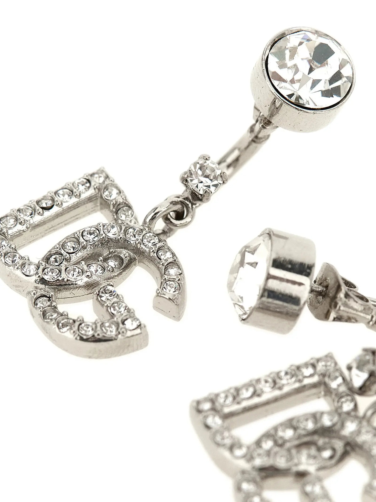 Boucles doreilles dolce & gabbana en laiton argenté avec logo cc entrelacé orné de cristaux clairs et cristal facetté rond