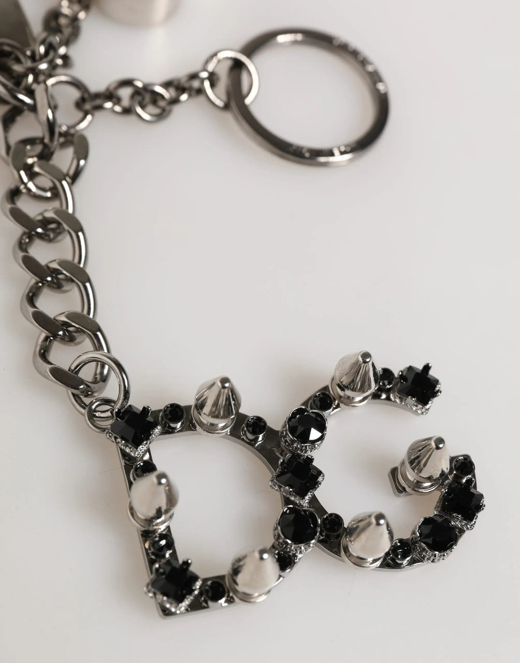 Porte-clés dolce & gabbana noir et argent en métal avec logo cc clouté et anneau cristal pour les clés