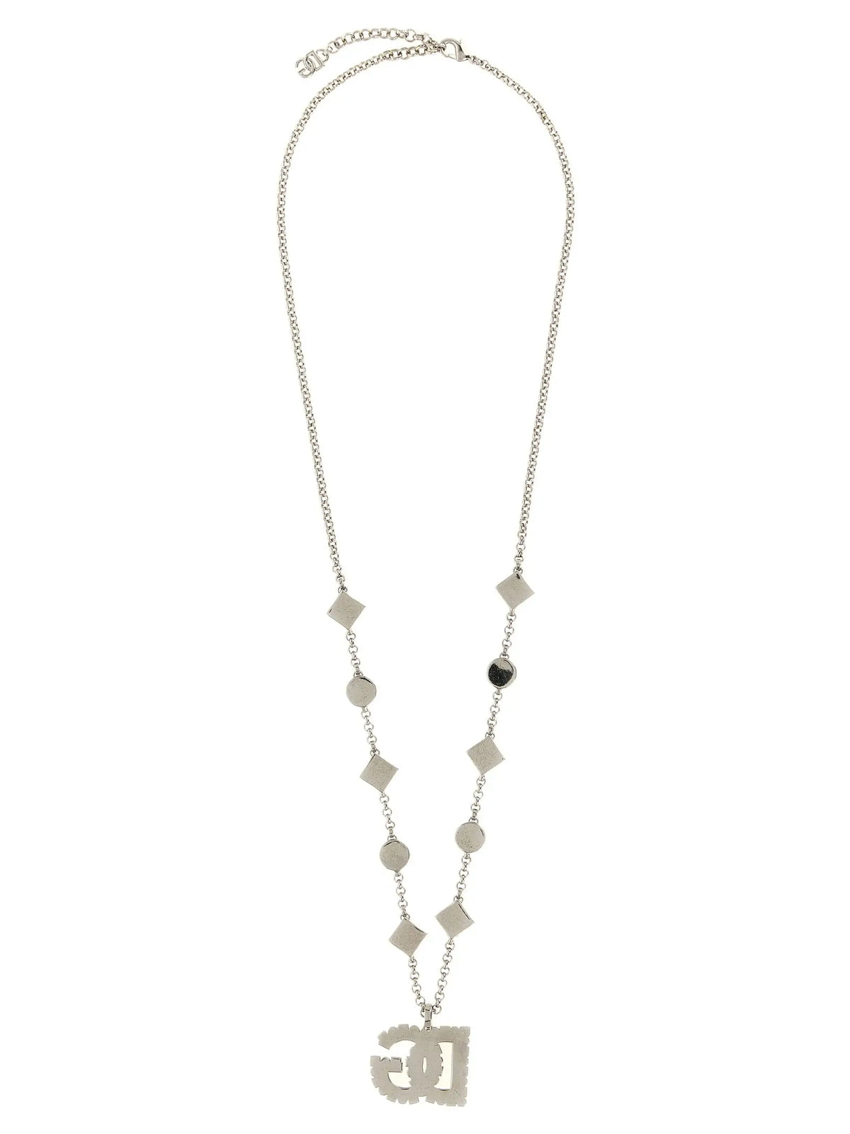 Collier dolce & gabbana en laiton argenté avec perles métalliques alternées et pendentif gravé cc