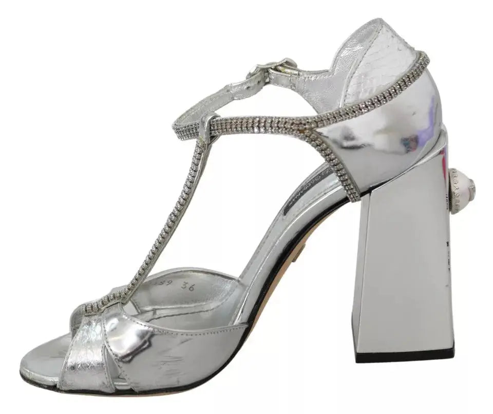Sandales dora & gabbana en cuir argenté à talons hauts avec bride en t ornée de cristaux et talon décoré