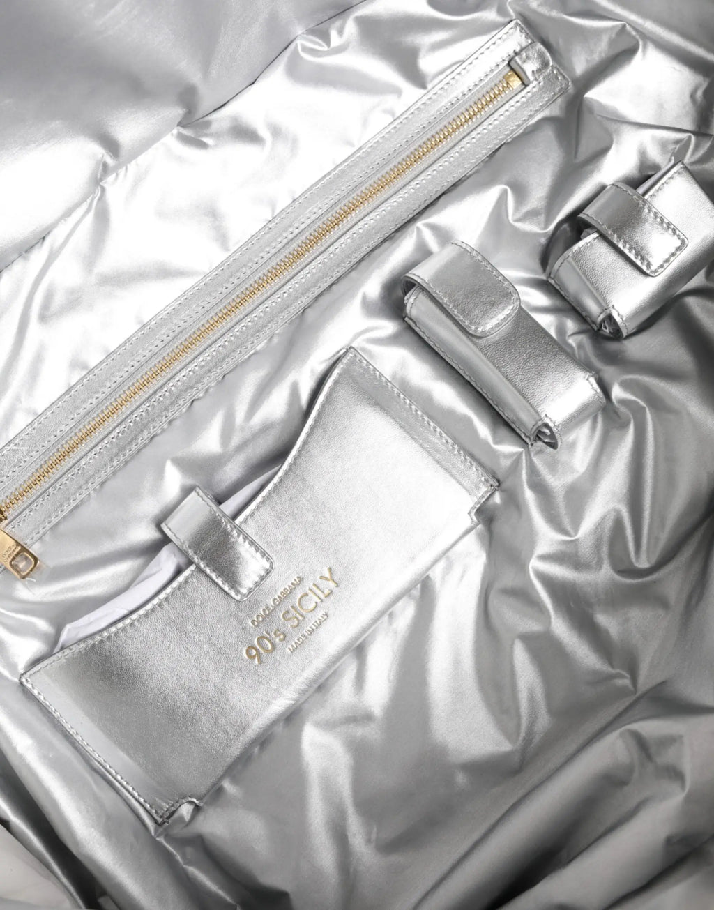 Porte-monnaie en cuir argenté avec le lettrage sicily des années 90 en relief doré pour sac bandoulière dolce & gabbana