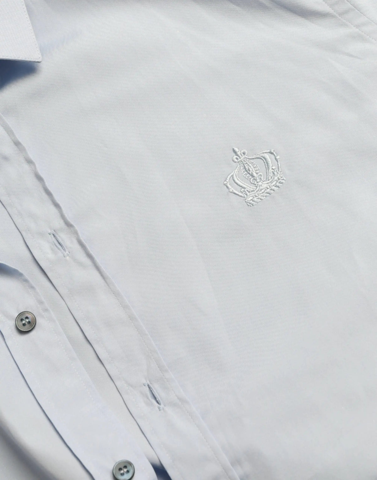 Chemise homme formelle dolce & gabbana bleu ciel en coton avec logo couronne brodé subtil sur la poitrine