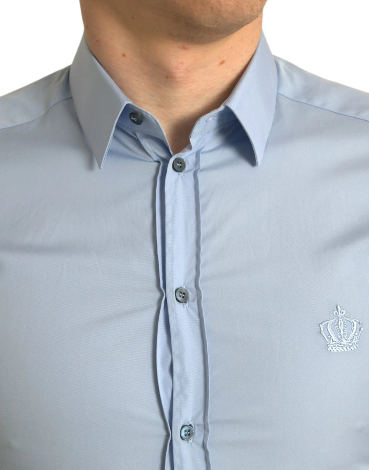 Chemise homme formelle dolce & gabbana bleu ciel en coton avec texture subtile, boutons gris foncé et logo couronne brodé