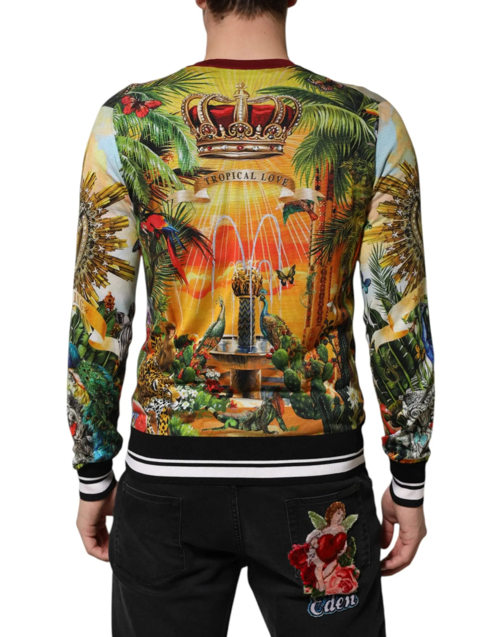 Veste bomber manches longues dolce & gabbana en soie avec imprimé tropical aux palmiers, paons et fontaine sous ciel orange