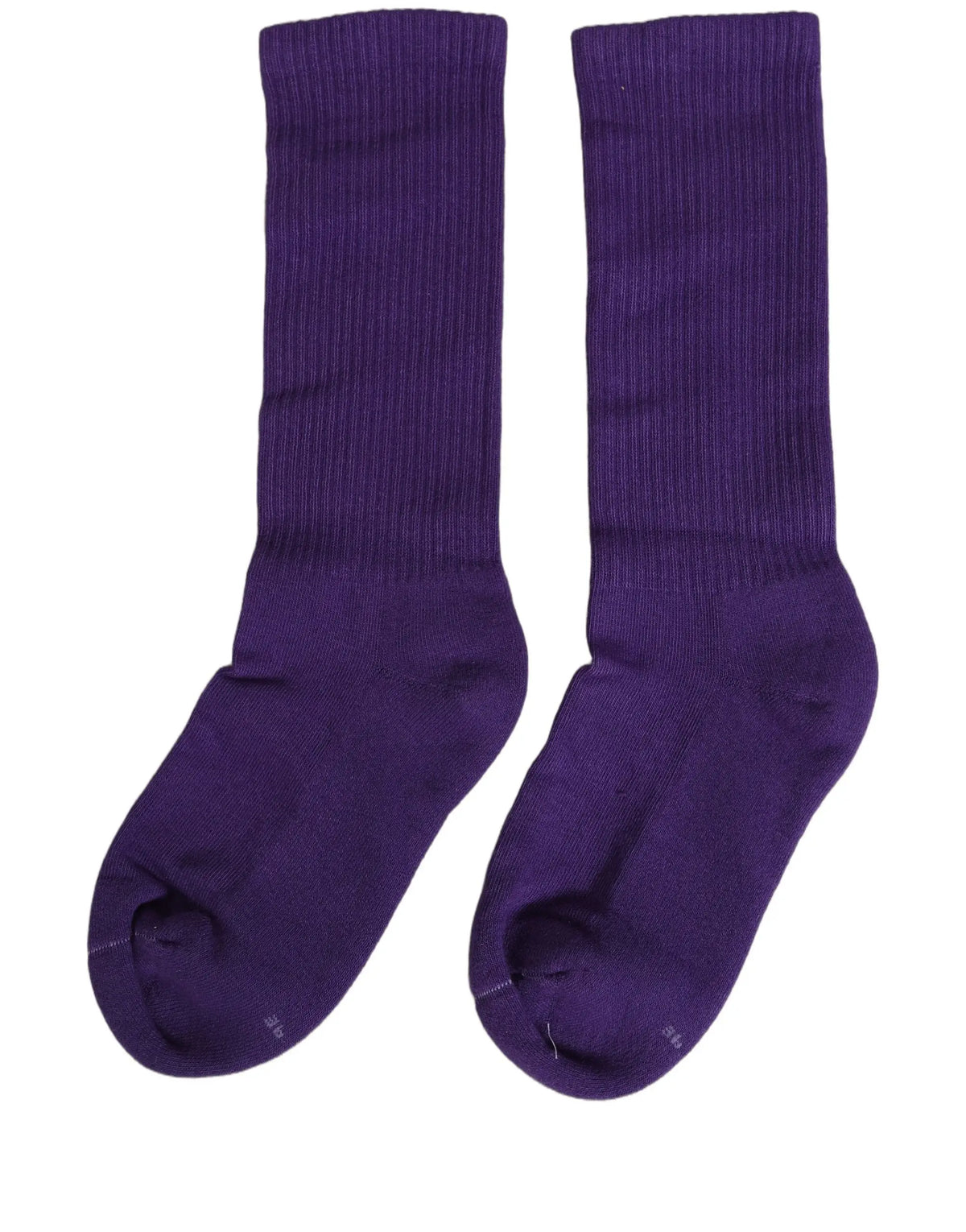 Une paire de chaussettes violet dolce & gabbana en coton côtelé avec une coupe classique mi-mollet femme