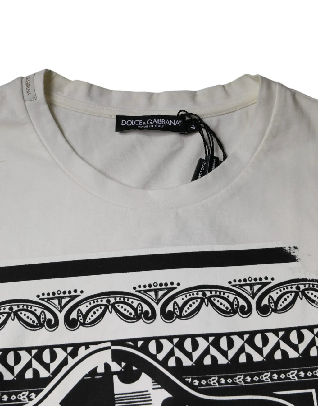 T-shirt blanc dolce & gabbana en coton avec manches courtes et motifs graphiques noirs tribaux détaillés