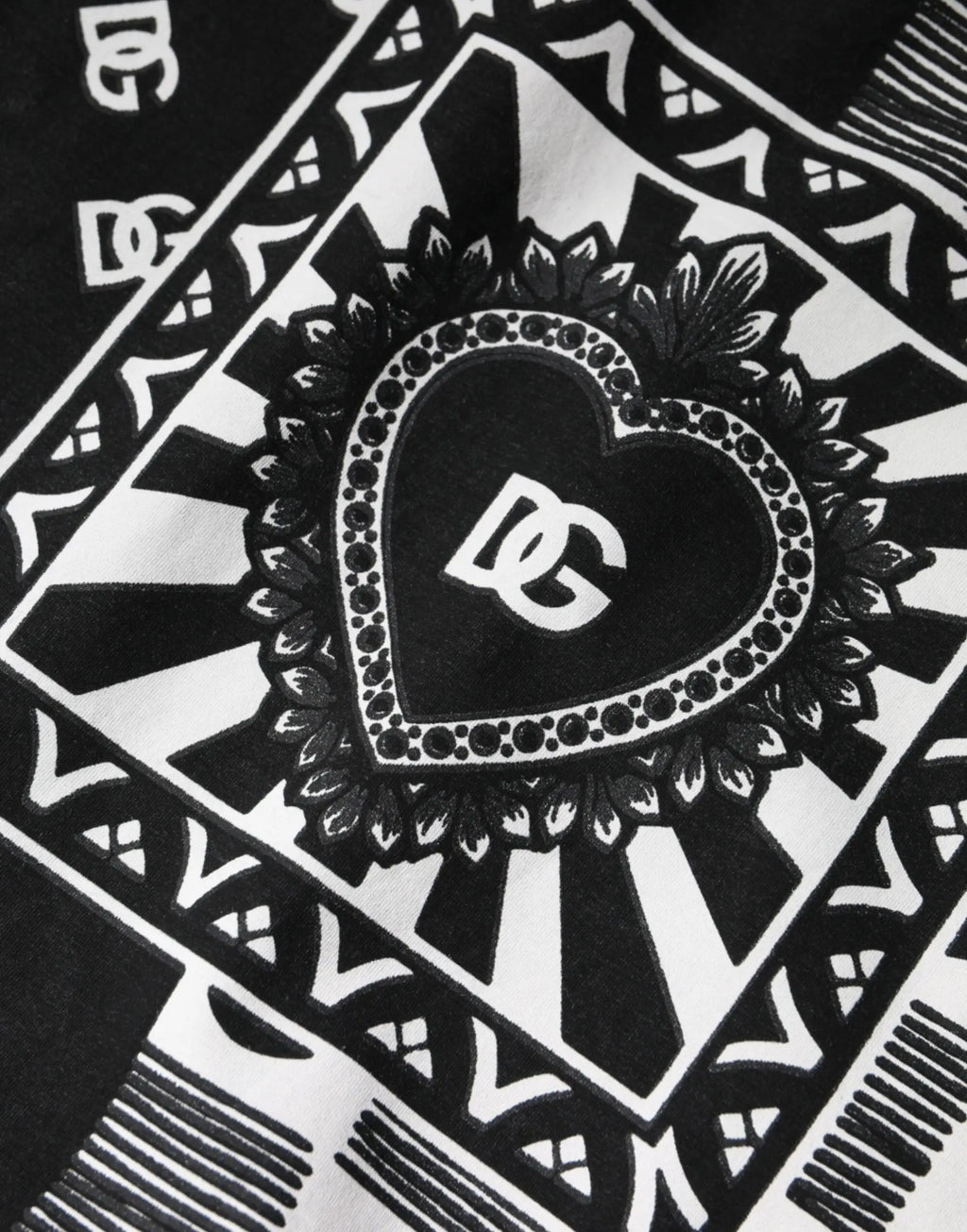 Écharpe à motif noir et blanc en coton avec emblème cœur central dc entouré de dessins floraux et géométriques pour dolce & gabbana