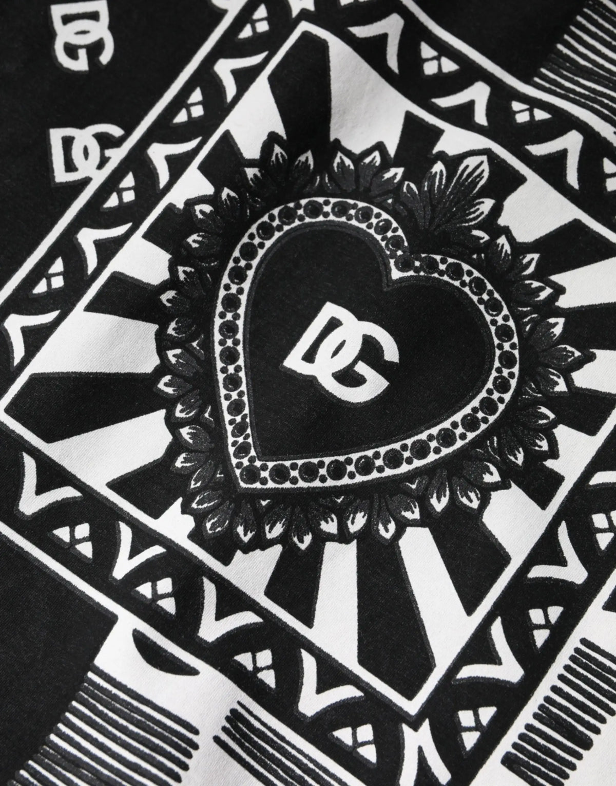 Écharpe à motif noir et blanc en coton avec emblème cœur central dc entouré de dessins floraux et géométriques pour dolce & gabbana