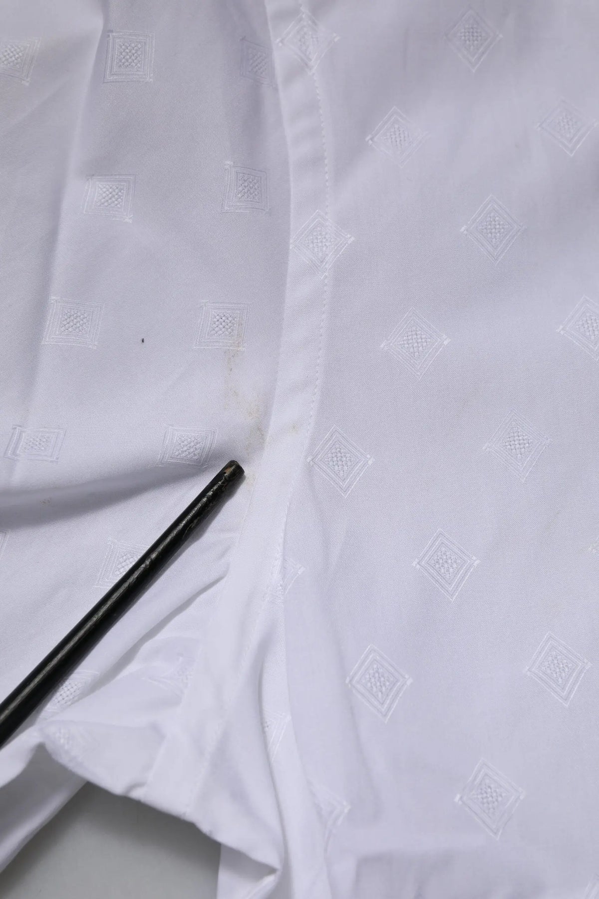 Chemise formelle blanche dolce gabbana en popeline de coton avec motif brodé en forme de losange subtil