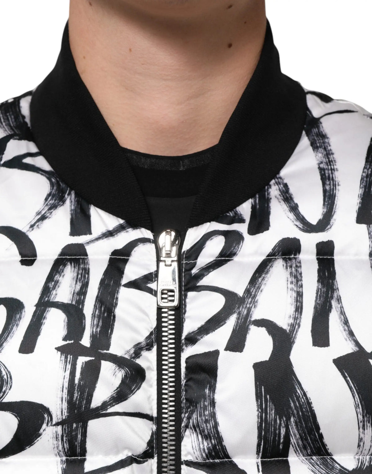 Veste bomber puffer dolce gabbana blanche avec logo graffiti noir et col contrasté noir