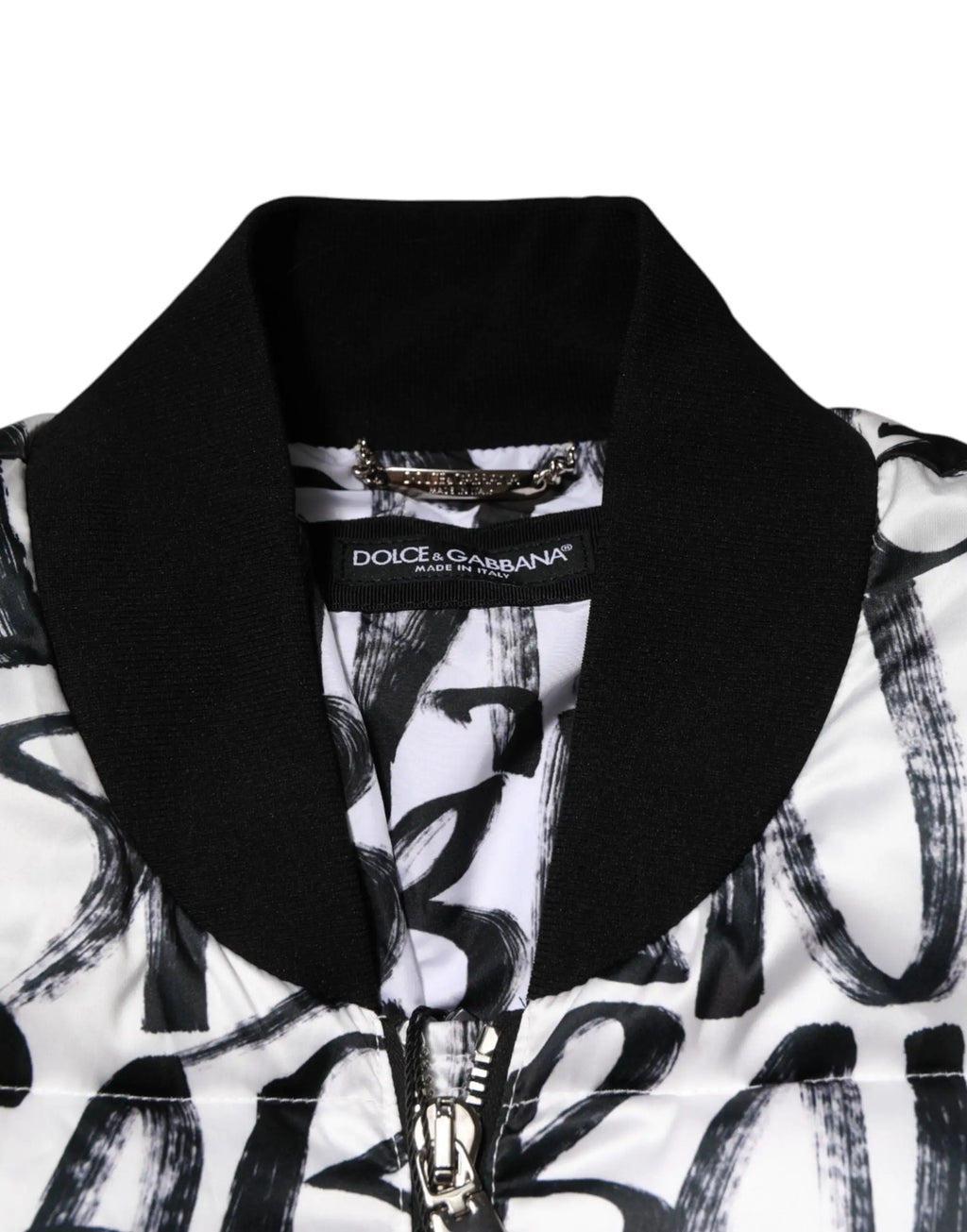 Veste bomber puffer dolce & gabbana blanc noir avec design lettrage graffiti en coups de pinceau noir et blanc