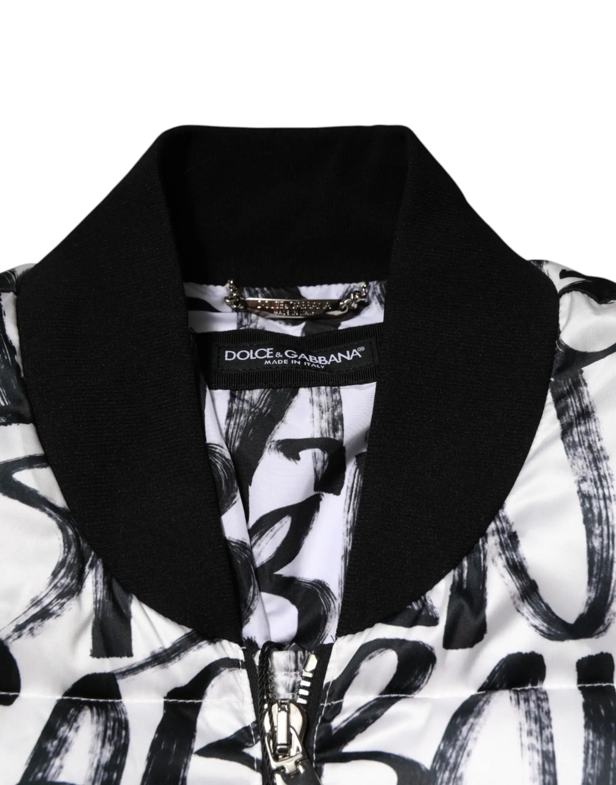 Veste bomber puffer dolce & gabbana blanc noir avec design lettrage graffiti en coups de pinceau noir et blanc