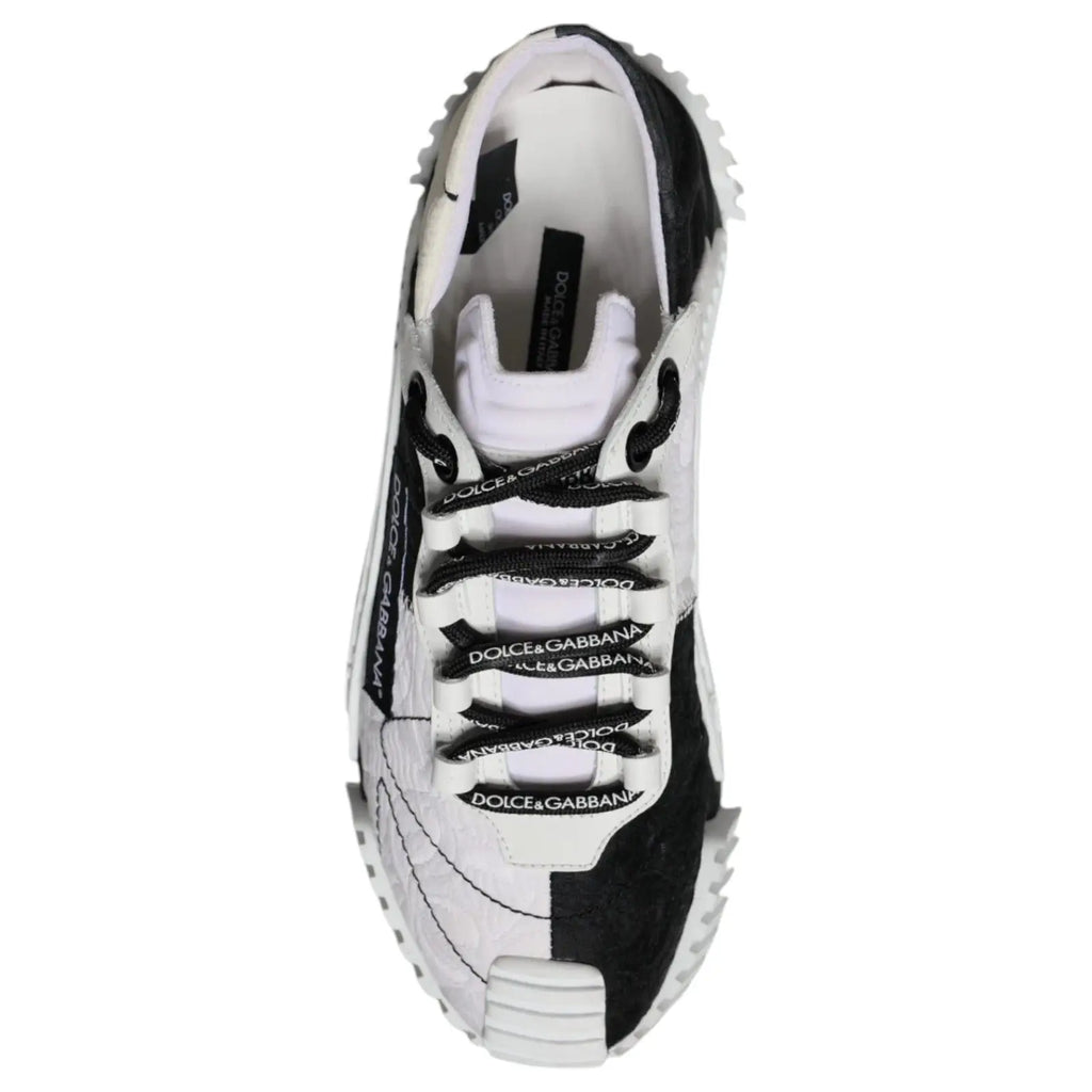 Baskets basses dolce & gabbana blanches et noires avec logo voyant sur les lacets et la languette