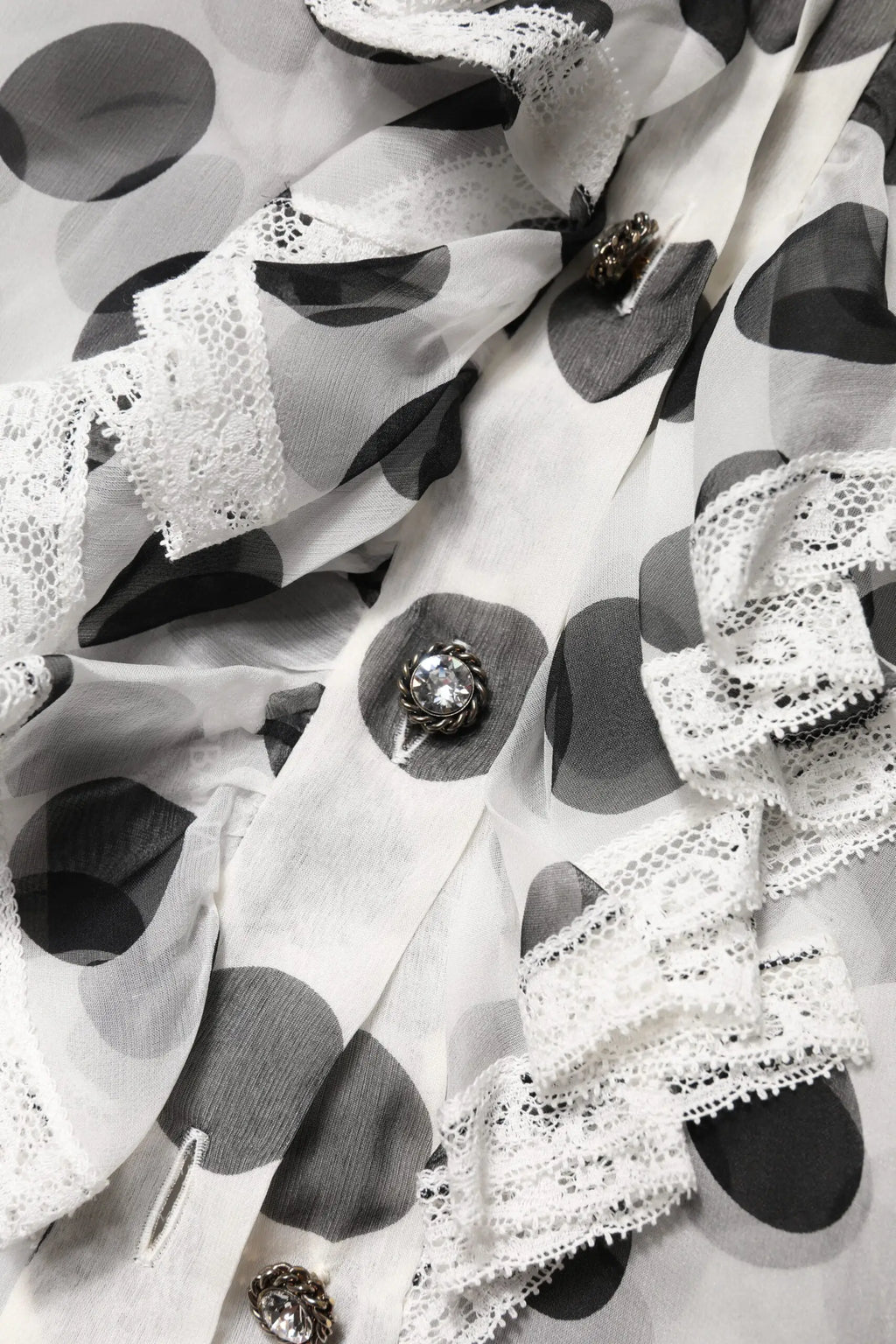 Blouse sans manches dolce et gabbana en coton blanc avec motif à pois noirs et gris et boutons argentés ornés
