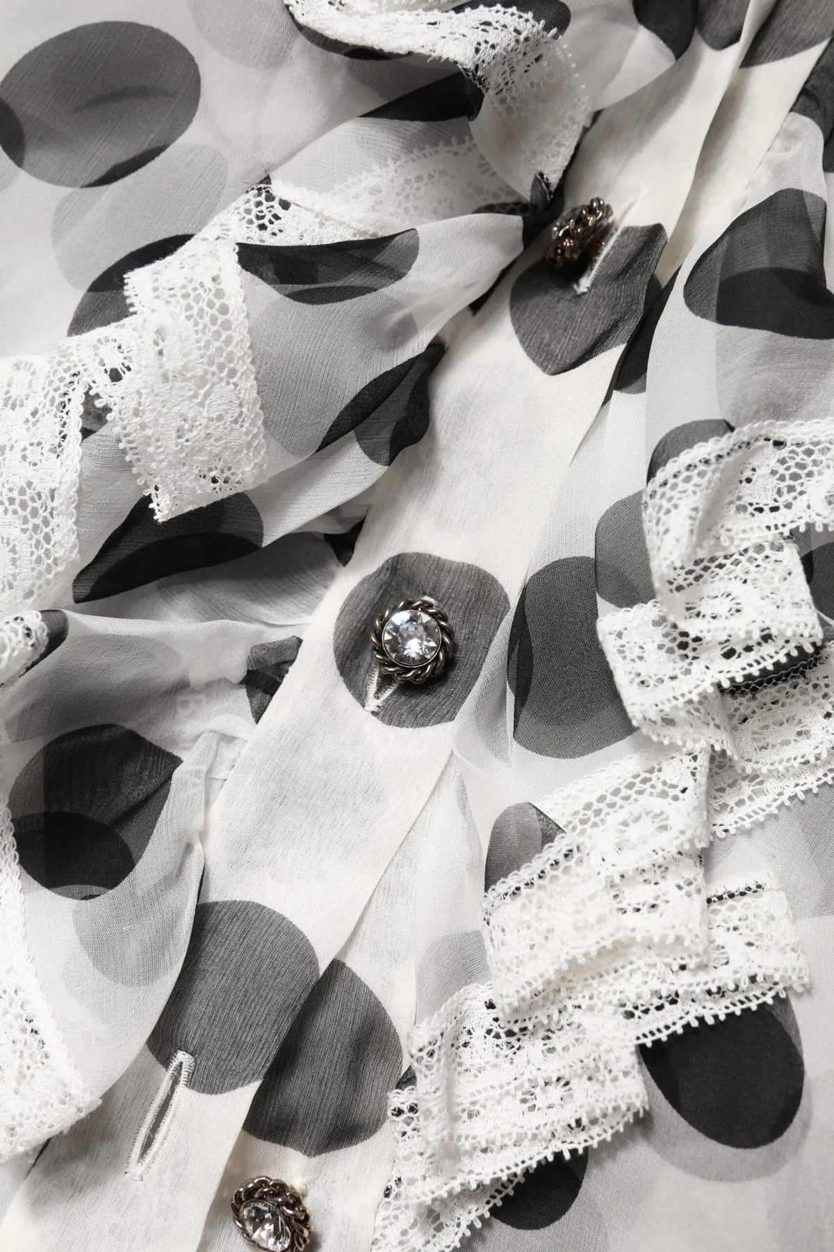 Blouse sans manches dolce et gabbana en coton blanc avec motif à pois noirs et gris et boutons argentés ornés