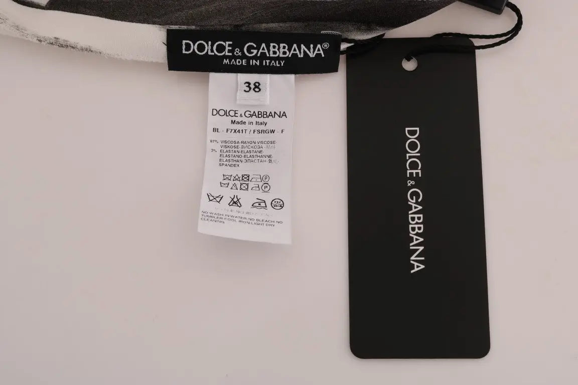 Étiquette noire dolce & gabbana avec logo blanc sur blouse blanche rayée noire à imprimé pour femme