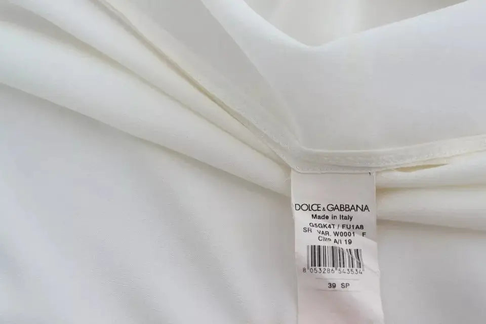 Étiquette blanche dolce & gabbana avec texte noir et code-barres pour chemisier blanc en soie à col ascot