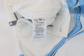 Étiquette de vêtement en coton blanc et élasthanne avec tissu rayé bleu visible pour jean skinny blanc et bleu dolce & gabbana