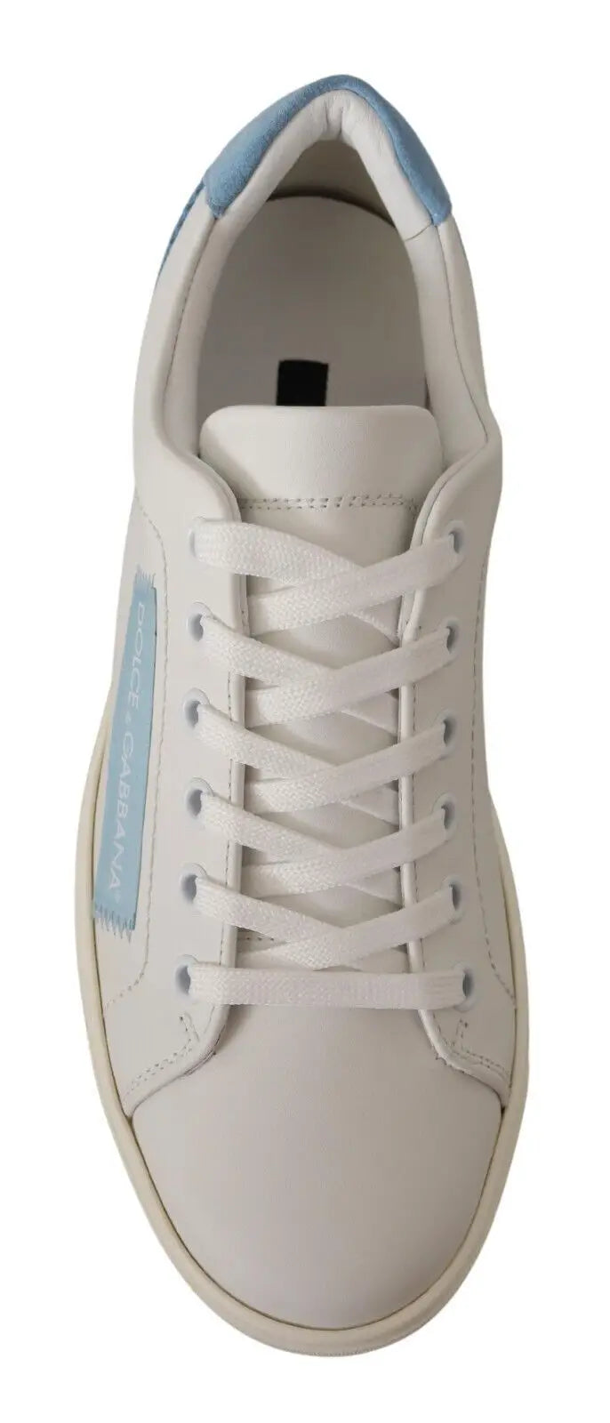 Baskets basses dolce & gabbana en cuir blanc avec accents bleu clair sur languette talon et panneau latéral