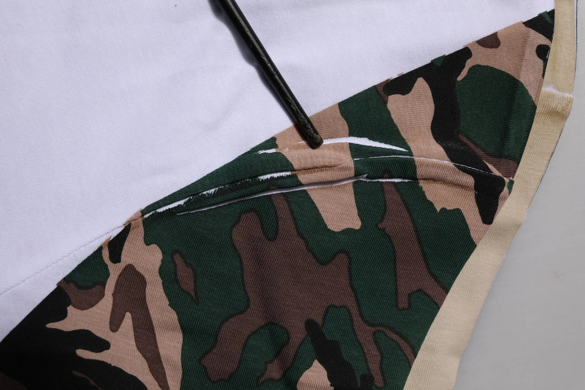 T shirt homme dolce & gabbana en coton blanc avec motif camouflage vert marron noir cousu sur section blanche