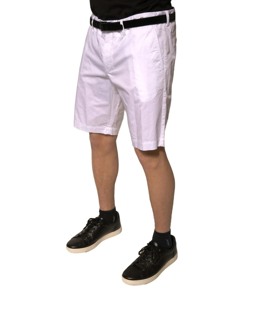 Short blanc dolce & gabbana en coton stretch avec ceinture noire et surpiqûres latérales pour un style décontracté